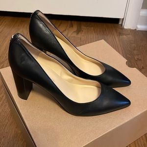 Ivanka Trump black pump